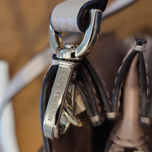 Michael Kors Medium Mercer Crossbody Bag - Picture 9 of 10